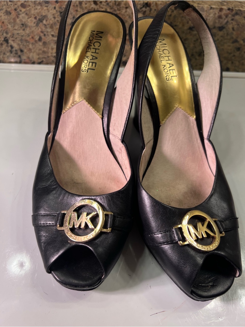 Michael Kors Sz 8.5 Black Leather Peep-Toe Slingback 4” Heels Gold MK Emblem